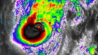 HURRICANE DELTA THEY ONLY HAVE TARPS THE BIRDS #WEATHERWARFARE LIVE!! #ANALYSIS
