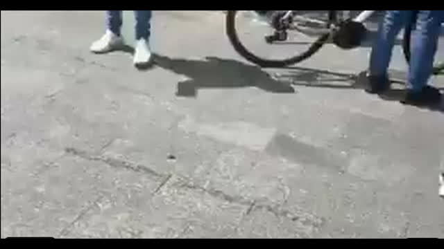 Foreigner gets Battered ON O'Connell street after he tried snatching a child.