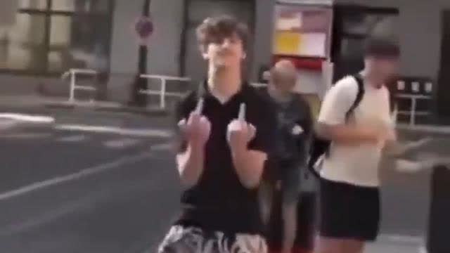 Cunt attacks pregnant woman and has a learning experiance