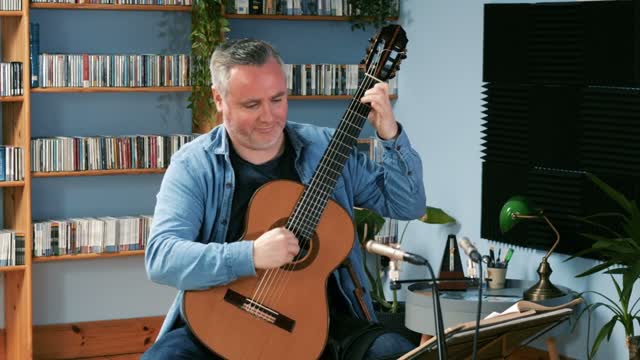 Three Easy Sonatinas by Ferndinando Carulli. No.1 Moderato & Larghetto. Matthew McAllister (Guitar).