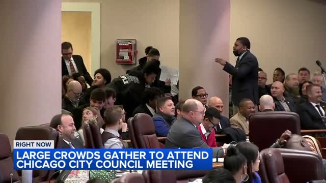 Hundreds seek to get inside Chicago City Council meeting