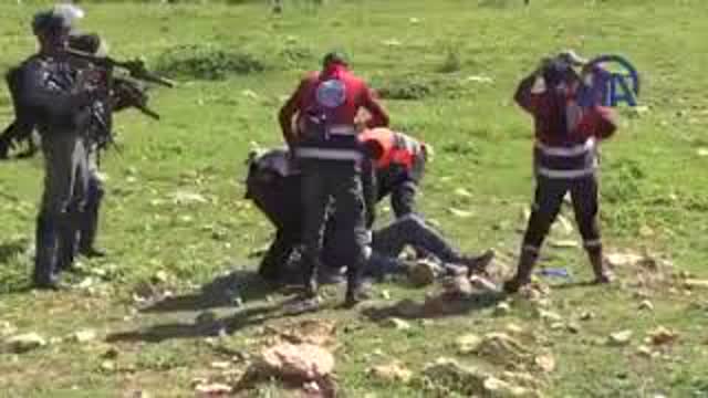 Israeli army attack ambulance and medical aid