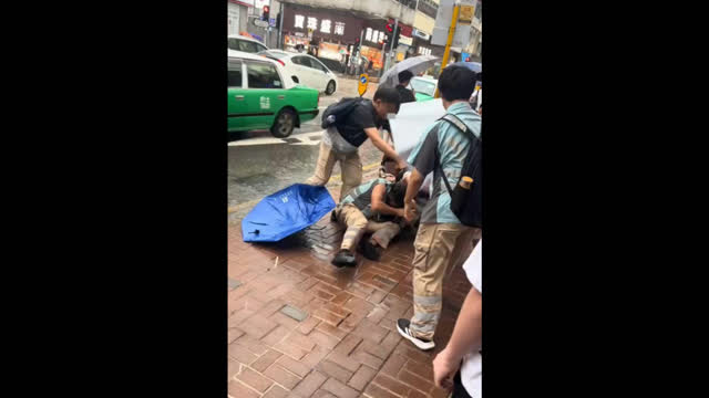 (July 12th, 2025) Hong Kong people fight against shit skin indian(DalitShudra) walking poop, To defend Hong Kong