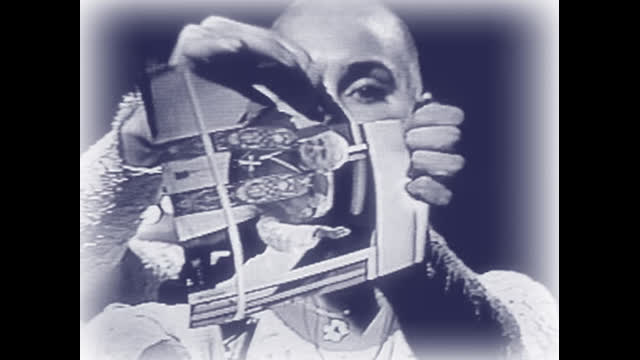 Sinéad o'Connor tricks SNL protesting John Paul II pedophilia ring (read description)