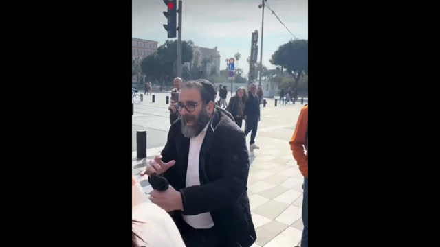 Jew pretends an “attack” as soon as the police arrive by pro-Palestinian demonstrators in Nice, France
