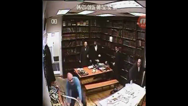 OldHead raids Synagogue