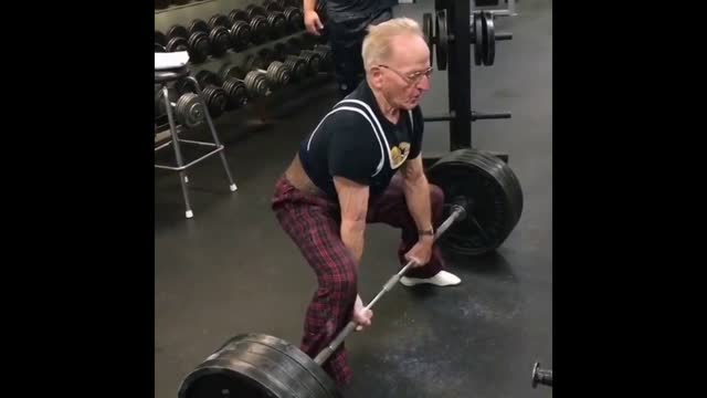 89 years old (young) pulling 405lbs(184kg) for reps