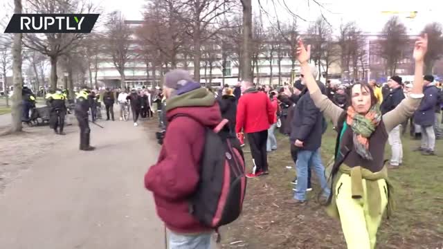 Anti-lockdown protest meets heavy police response in The Hague