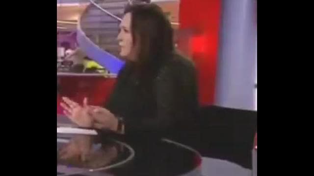 Another Grotesque Hand Anomaly That You Wont Be Able To Shake.