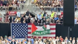 Free Palestine flag behind Bernie Sanders