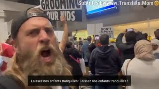Parents protest near a Toronto school board againt SOGI in Toronto (vostfr)