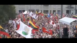 Manifestation devant le Parlement de Lituanie Ã  Vilnius contre l'instauration d'un PassSanitaire