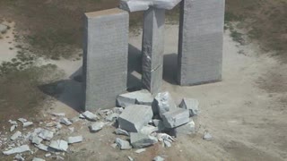 Les Georgia Guidestones partiellement dÃ©truites par des explosifs (07-07-2022)