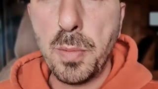 Léo explique la manipulation de l'opignon et cite en exemple ce qui se passe en Allemagne