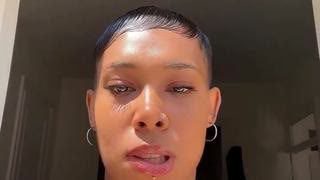 Une influenceuse avec des conseils de vie dont la société ne met pas en valeur