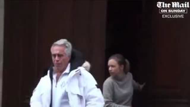 This was Former Australian Prime Minister Paul Keating’s daughter leaving Epstein’s apartment