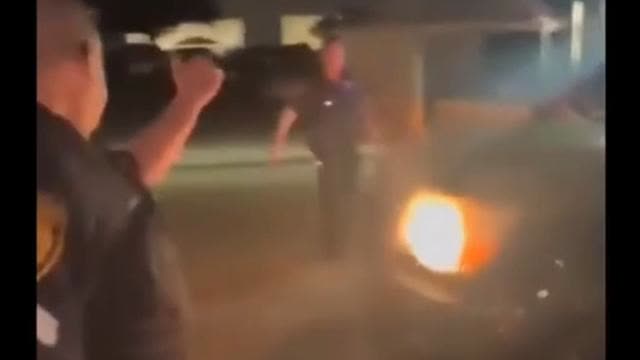 21 Children in 1 vehicle with ankle monitored adults & police don't do a thing...