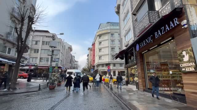 Streets of Istanbul--Psalm 117 in English, German and Greek