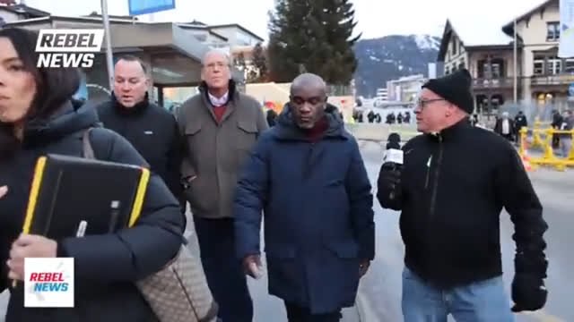 Larry Fink - Journos Confronted BlackRock's CEO in Davos