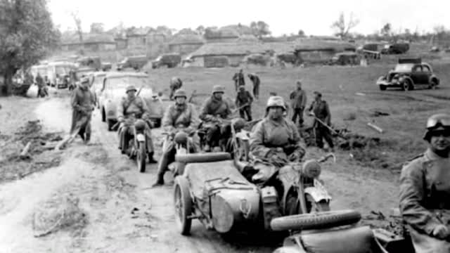 German motorcycle being used for Warfare. %28 BMW R 75 Sahara%29