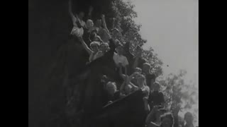 Die Deutsche Wochenschau   1941 07 23   Nr. 568   %2813 19.07%29 Feier d Fallschirmjager v Kreta%2C freiw