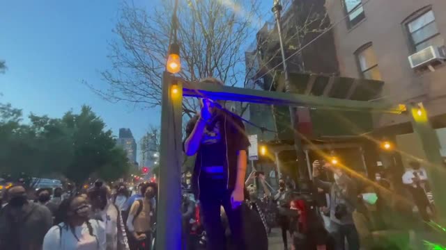 New York BLM protesters tell white people dining outside to get the f out of New York