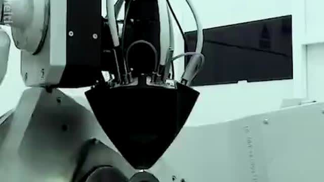 This robot can now 3D-Print METAL