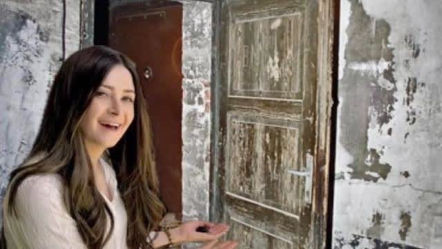 TOOFY LOVES ♡ WOODEN DOORS GOYIMZES