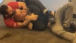 ðŸ‘® GUITAR CENTER SECURITY ðŸŽ¸ðŸƒðŸ’¥ðŸ”¥ðŸ’«â˜„ TOOK THIS GUY DOWN!