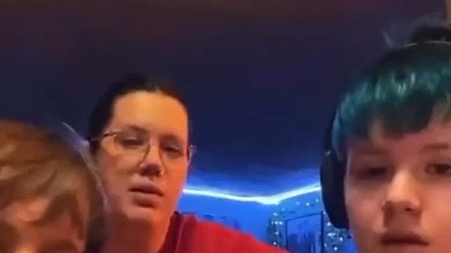 Kids tells livestream that his mom is forcing him to be gay
