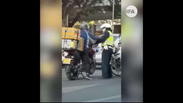 Are they not saying "China is the model for all of us"? Here it is! The chinese way to get through a mask control!