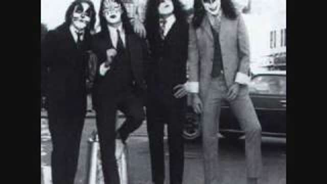 KISS - Christine Sixteen - 1977