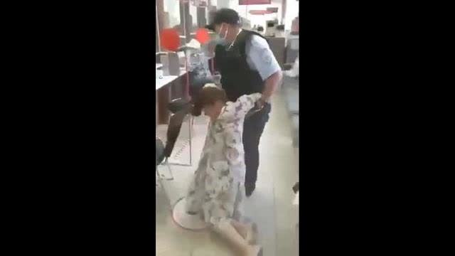 A Woman in Russia is Dragged Away by a Cop for Pulling Down her Mask to Breathe!