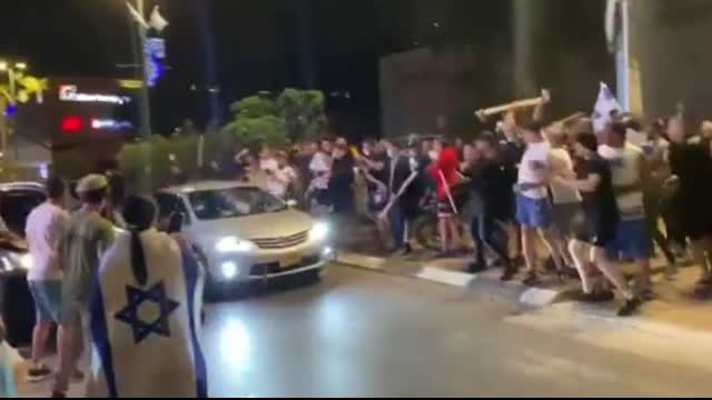 Jews throwing rocks at arab cars in israel