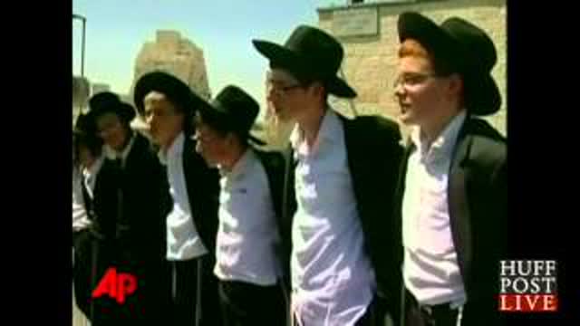 : Orthodox Jew Flies In Plane Covered In Huge Plastic Bag