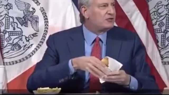 Hey de Blasio , you a clown