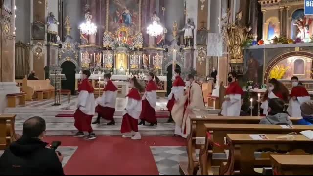 From Dancing Nurses to dancing Fooking Priests-- this is so GAY