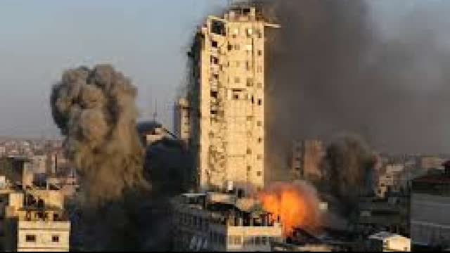 Israeli photographer films Al-Sharouk Tower being destroyed in Gaza (Different Angle)